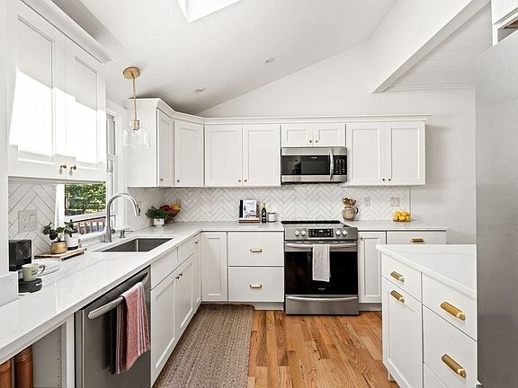 5th image of 59 Williams St