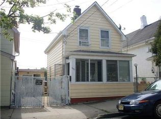 692 Elizabeth St, Perth Amboy, NJ 08861