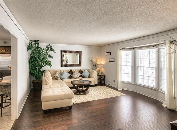 2nd image of 4742 Lucille Ln