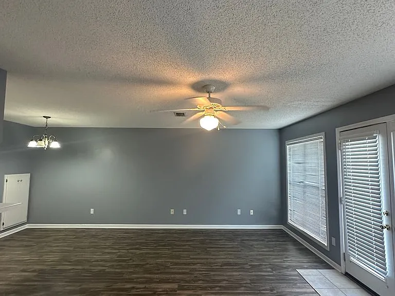 105 S Springview Dr — Photo 10