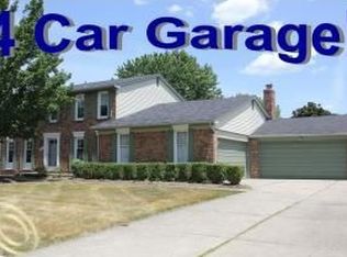 5716 Whitehaven Dr, Troy, MI 48085