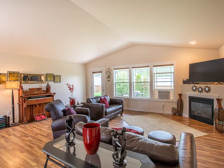 1900 Teal Dr — Photo 6