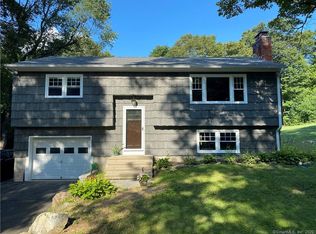 12 Weindorf Ln, Danbury, CT 06810