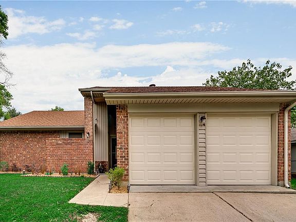 3rd image of 10228 Lone Pine Ln