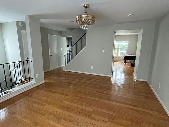3rd image of 656 Ivy League Ln #14-85