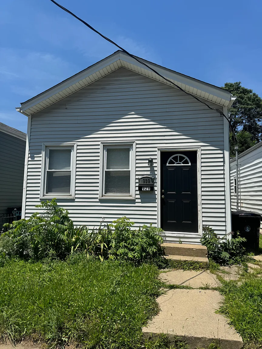 929 Mary St photo 1