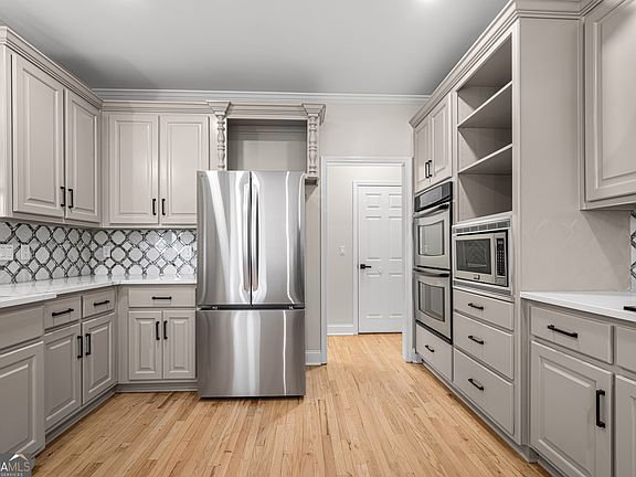4th image of 21 Yorkshire Ln