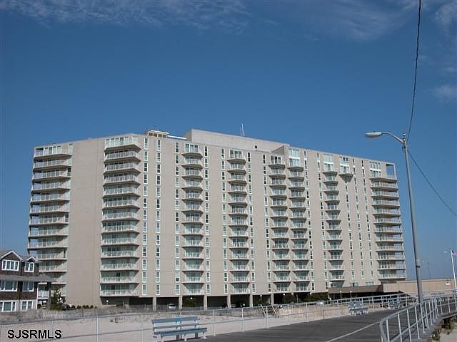 1st image of 921 Park Pl APT 1511