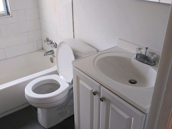 5th image of 5911 Tulip St APT 1