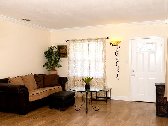 3rd image of 4221 SW 28th St