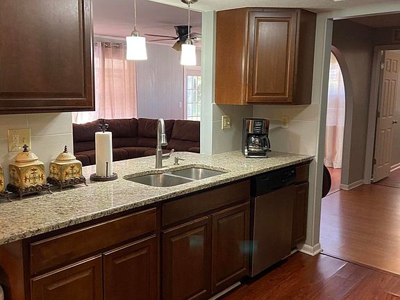 4th image of 1328 Gleneagles Way