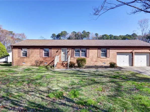 8 Crosby Cir, Poquoson, VA 23662