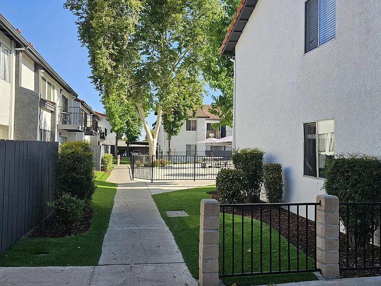 Alturas Paso Robles Apartment Homes — Photo 17