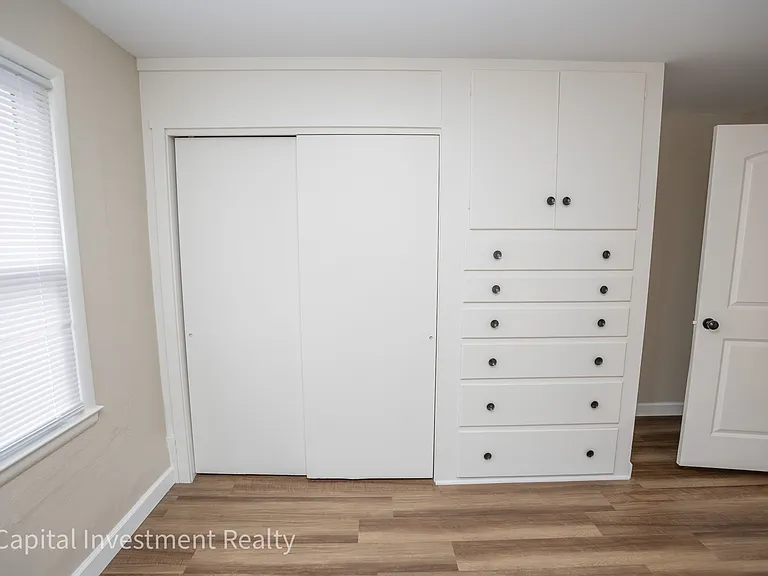 1120 E McCarty St — Photo 22
