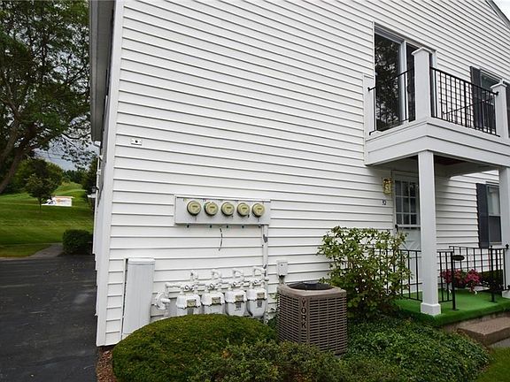 3rd image of 32 Foxcroft Trl