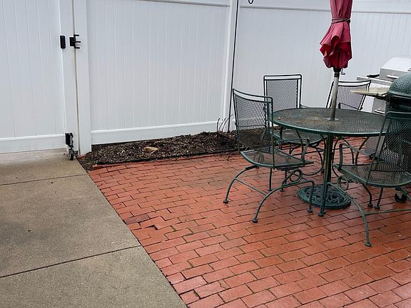 5th image of 50 S Bay Dr #18