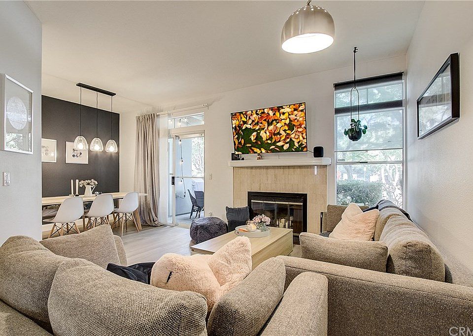 2nd image of 4 Campton Pl