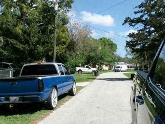 Exterior Neighborhood (street photo)