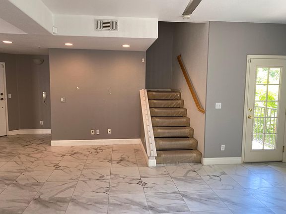 3rd image of 589 King George Ave #1302