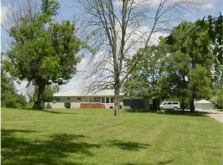 895 E Gunn Rd, Rochester, MI 48306