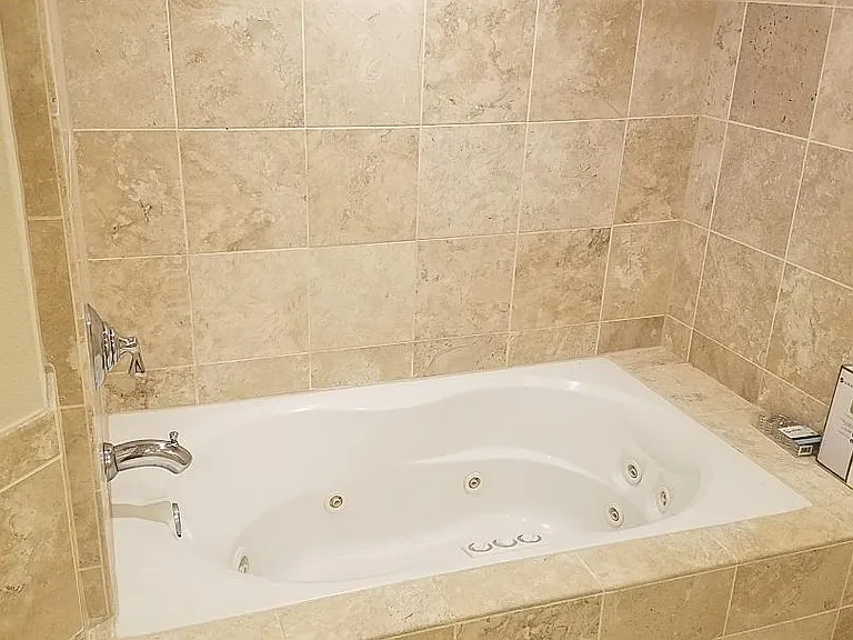Jacuzzi tub