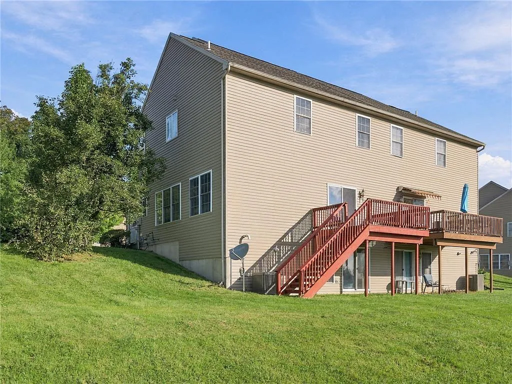 3 bed, 2.5 bath, 2040 sqft, $2,600 — Photo 2