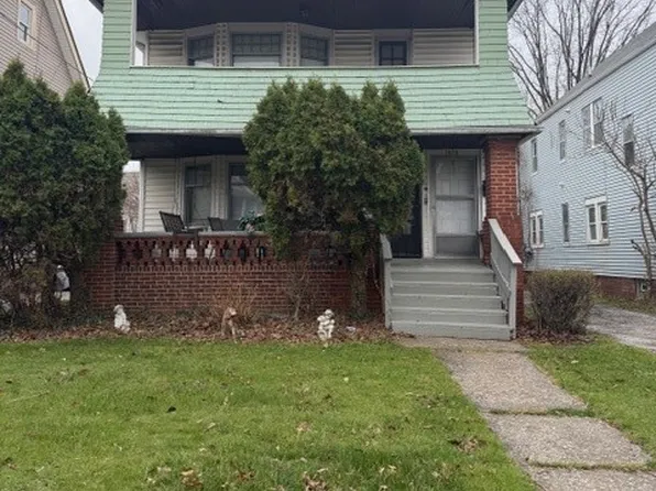 1870 Mannering Rd, Cleveland, OH 44112