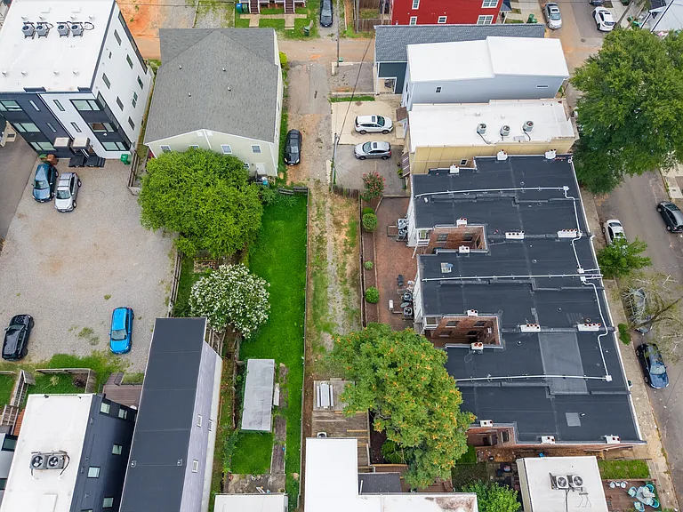 1306 W Clay St — Photo 3