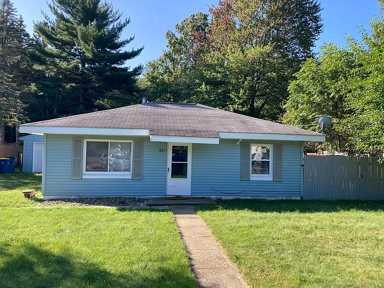 827 W Berry Ave — Photo 3