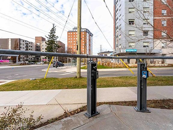 4th image of 158 King St N #81201