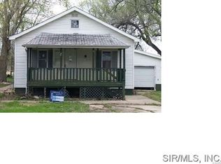 2 W Dewitt St, Pana, IL 62557