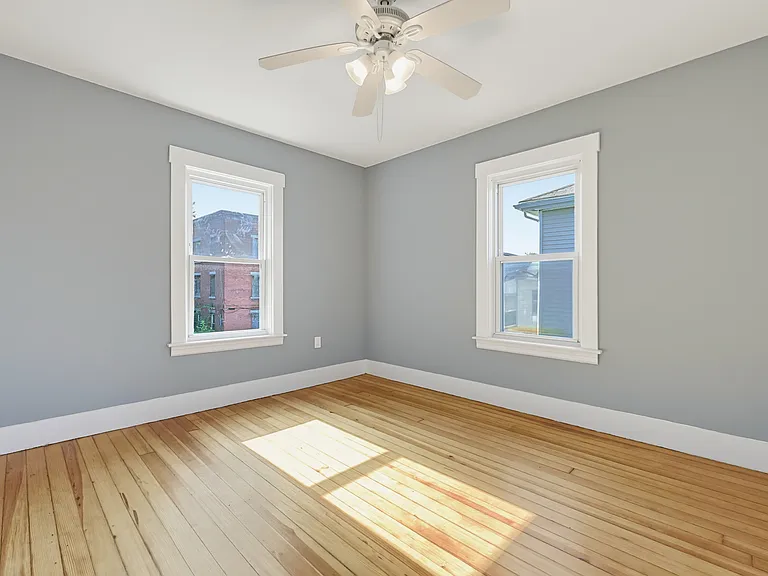 12-12R Granite St #3 — Photo 3