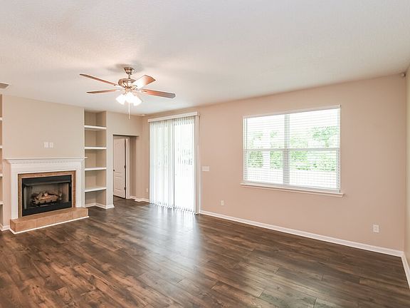 5th image of 113 Kings Manor Ct