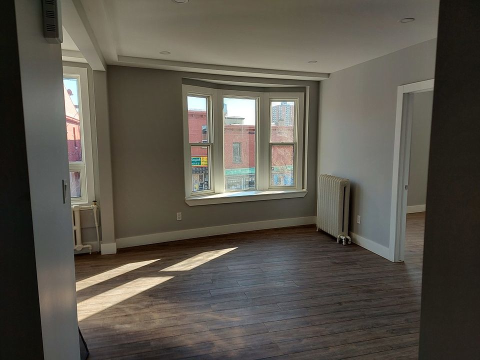 2nd image of 787 Somerset St W #1
