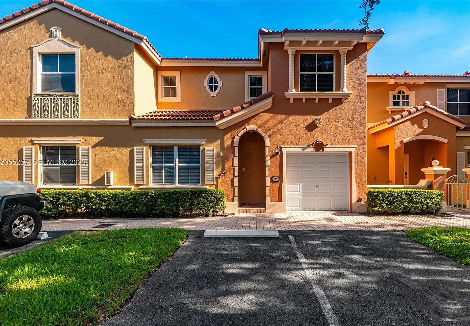 Villa Vizcaya Condo — Photo 1