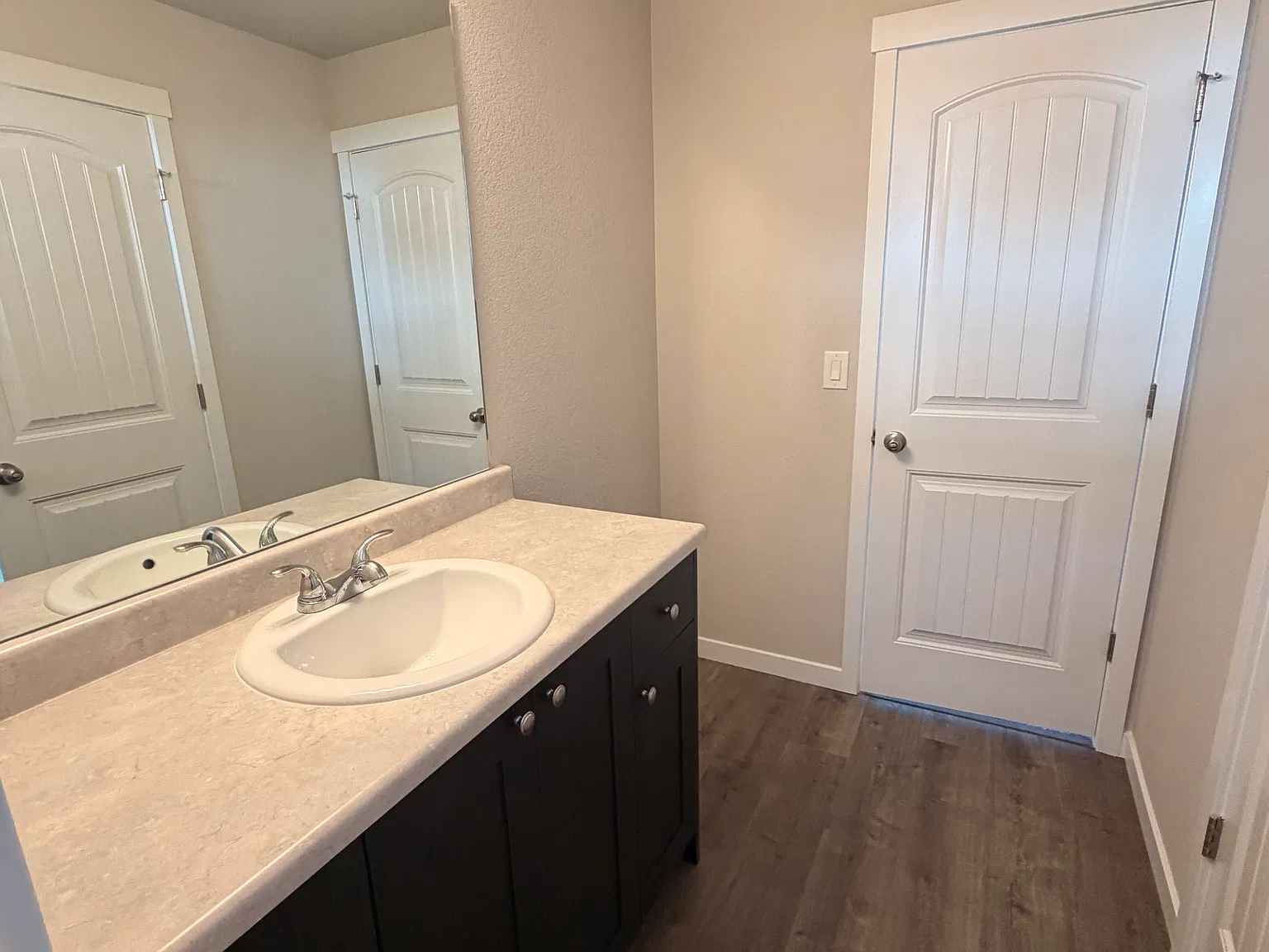 4 bed, 2378 sqft, $800 — Photo 4