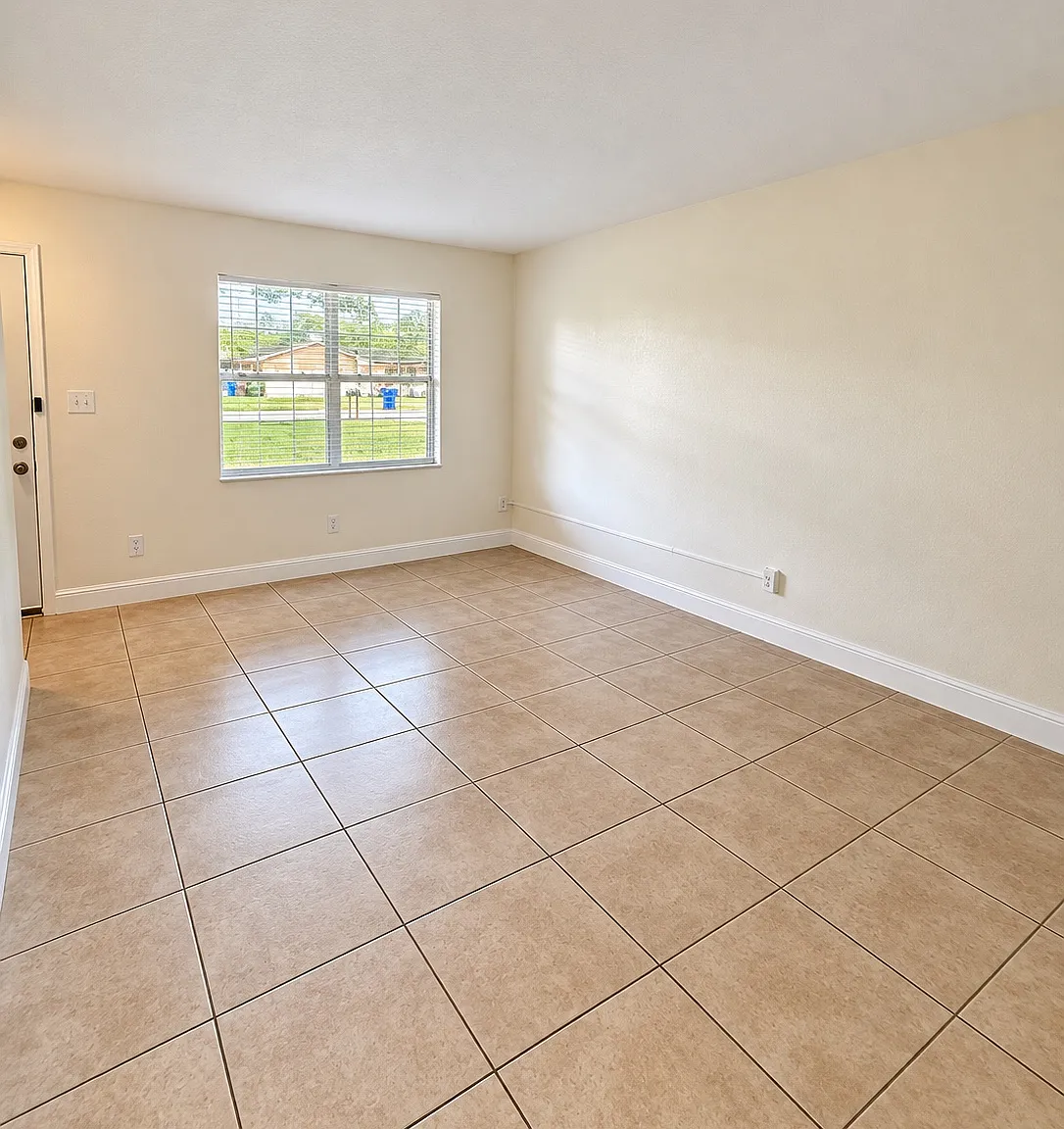 2 bed, 1.5 bath, 890 sqft, $1,600 — Photo 4