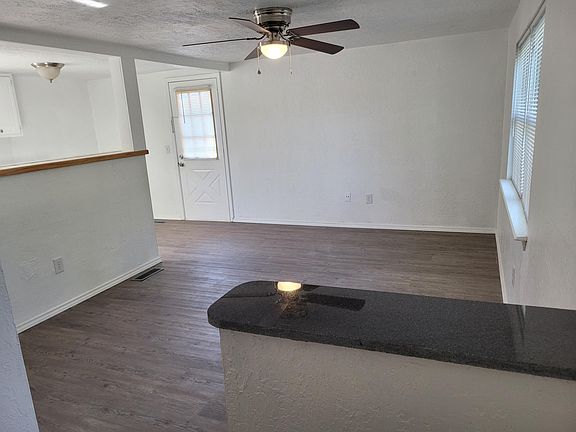 3rd image of 813 S Jones Ln