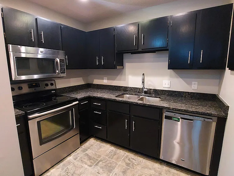 311 Pleasant Ave #404 — Photo 4