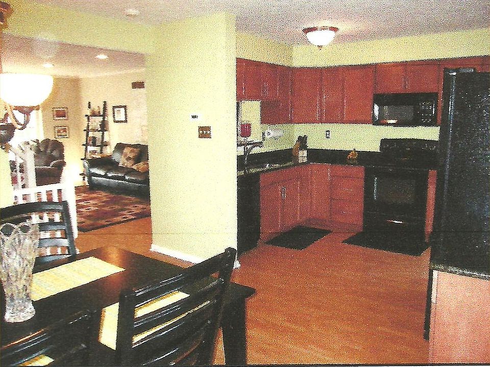 2nd image of 10 E Galloway Ct