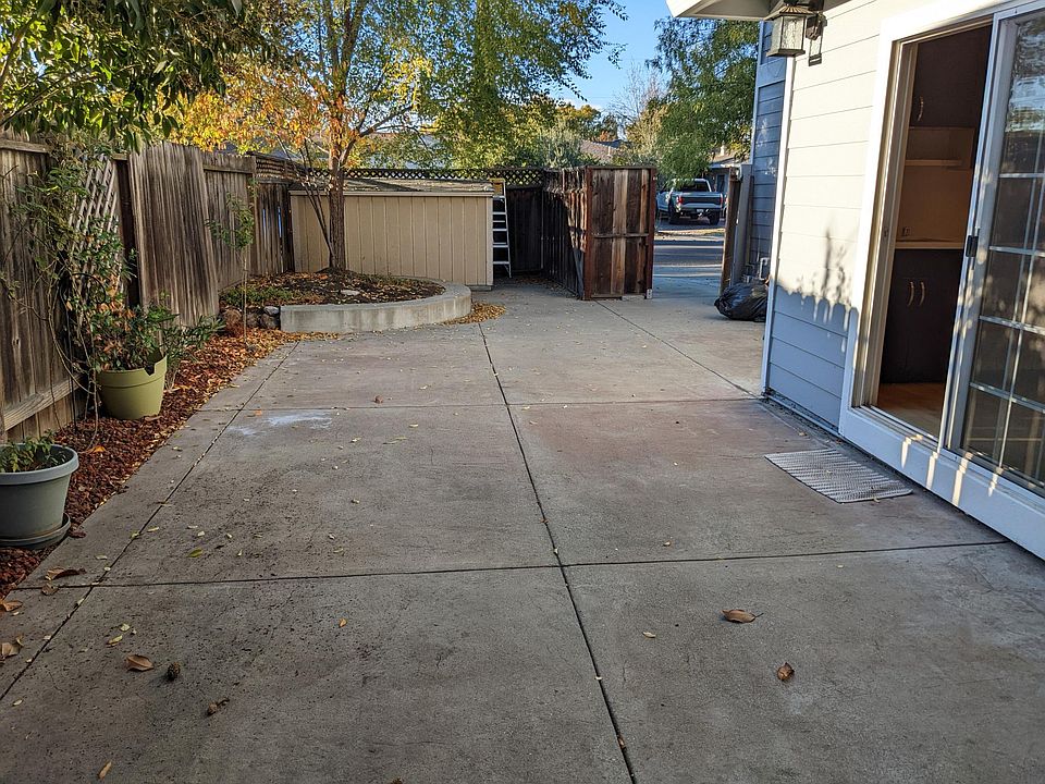 Private enclosed yard for bbq