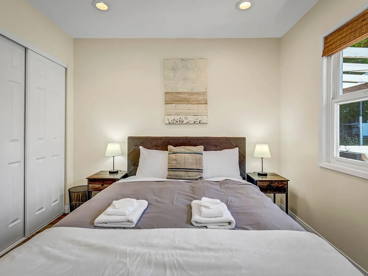 3 bed, 2.0 bath, 1158 sqft, $4,895 — Photo 2