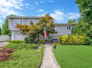 366 W 23rd St, Deer Park, NY 11729