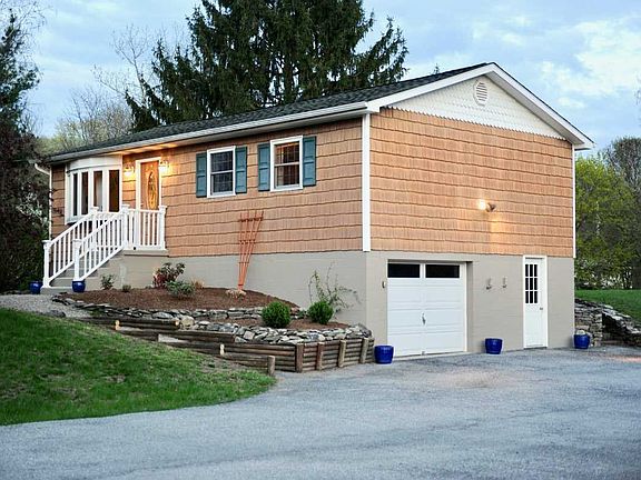 2nd image of 5 Quaker Hill Dr