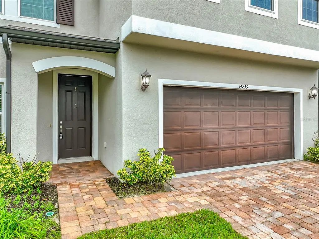 5 bed, 3.5 bath, 3088 sqft, $3,200 — Photo 2