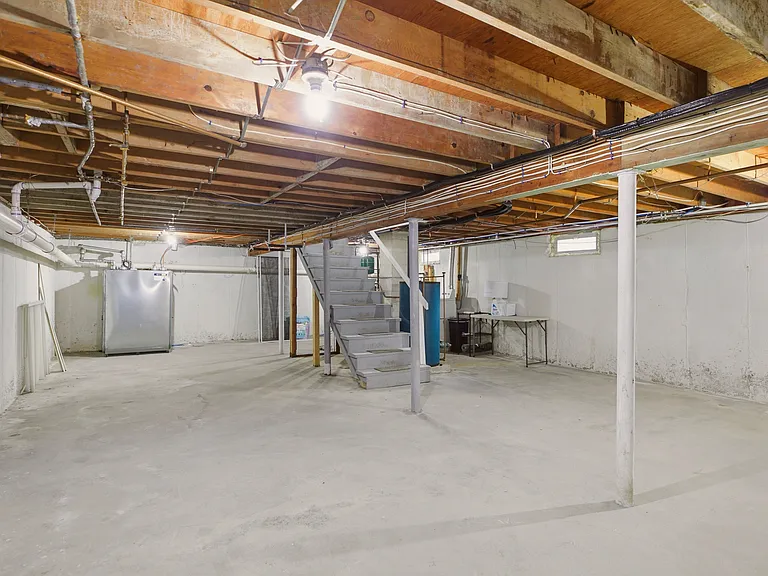 415 Wapping Rd — Photo 39