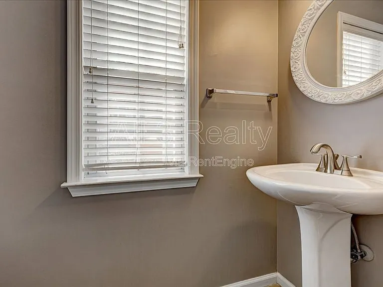 2540 Alvecot Cir — Photo 36