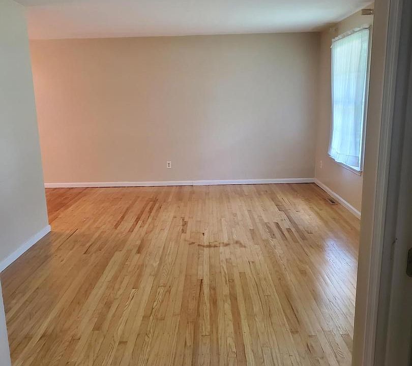 2nd image of 10 Binford Ln