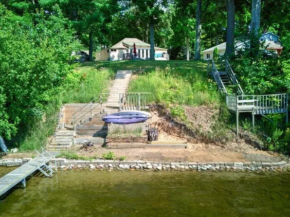 7600 Maple St, Grawn, MI 49637
