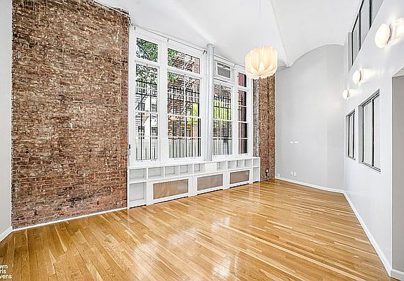 3rd image of 720 Greenwich St APT 1T